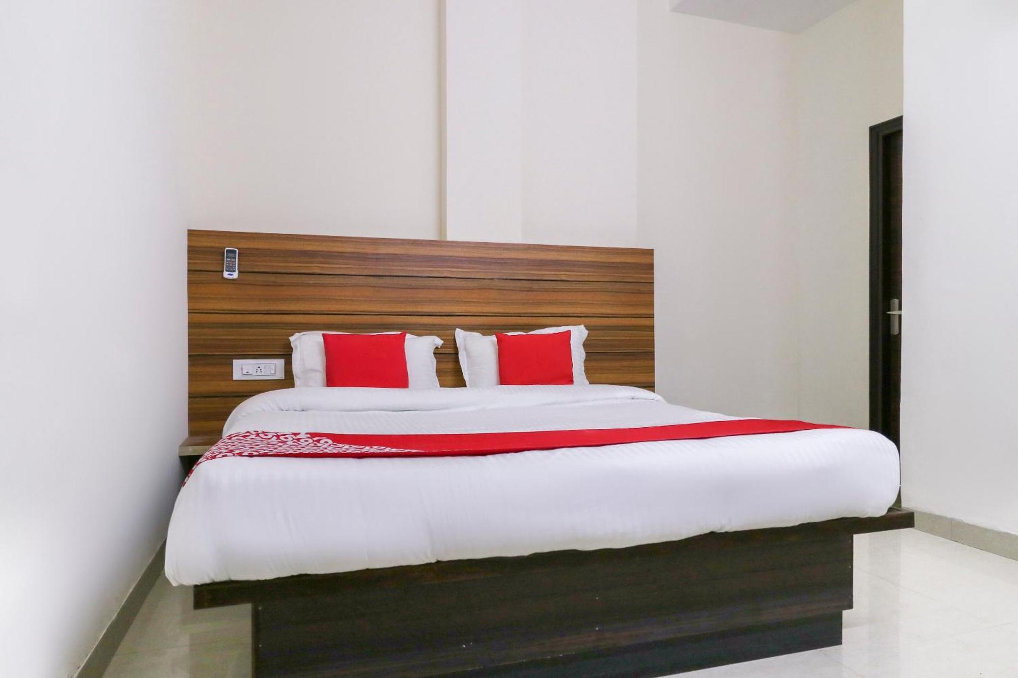 Hotel O Red Ark Landran Exterior foto